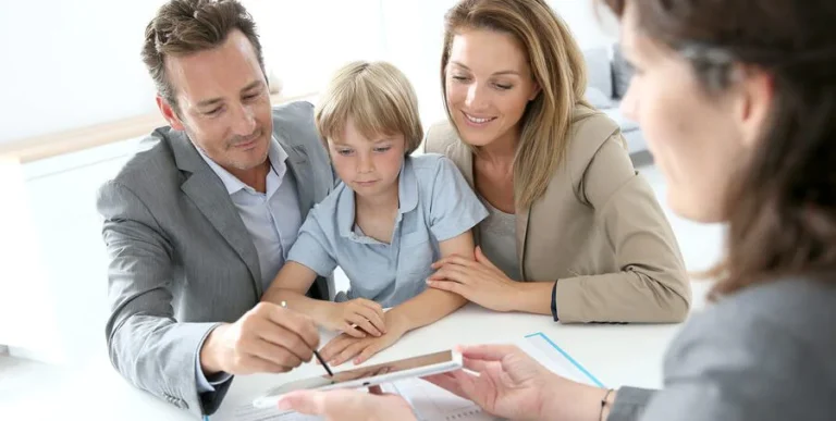 When Should You Talk to a Conveyancer? 4 Critical Things To Consider